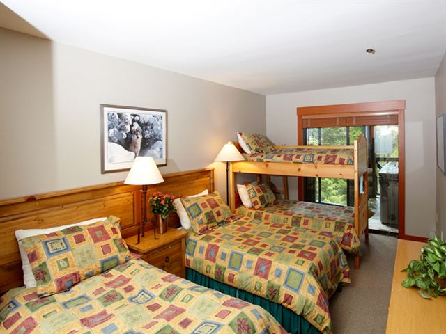Pinnacle Ridge 12 Whistler Accommodation Bedroom