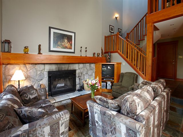Pinnacle Ridge 12 Whistler Accommodation Living Room