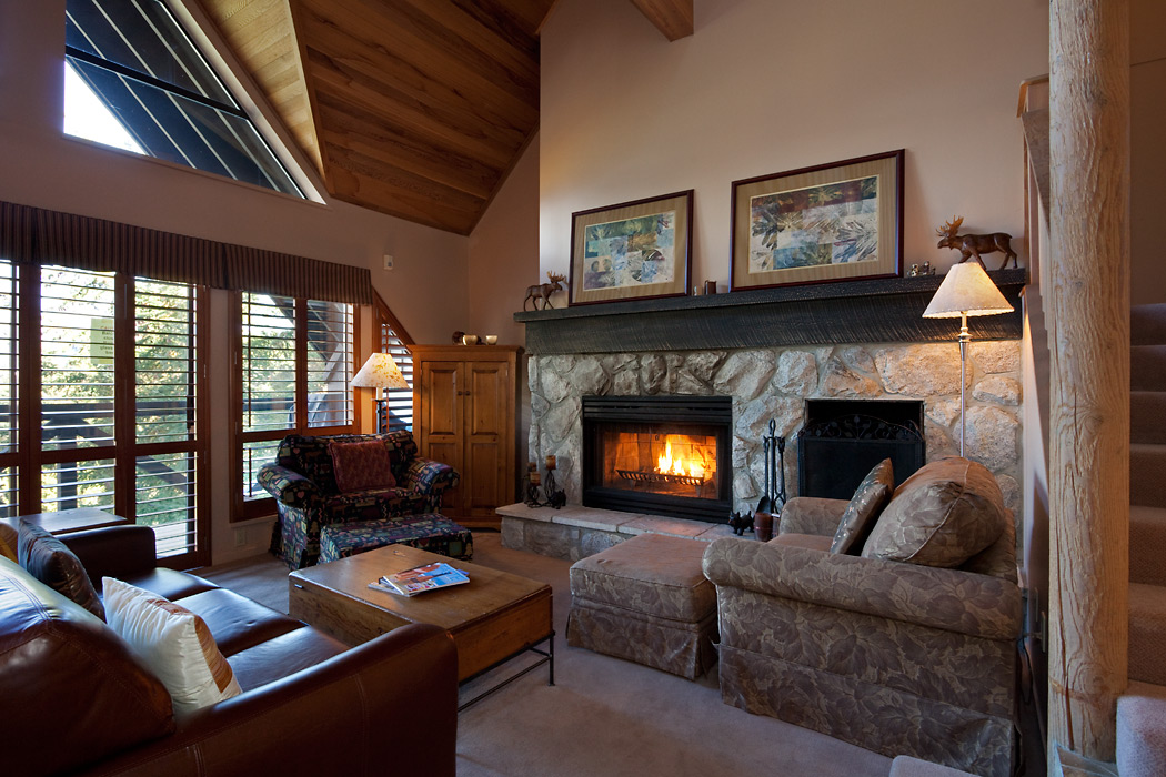 Pinnacle Ridge 36 Whistler Accommodation Living Room