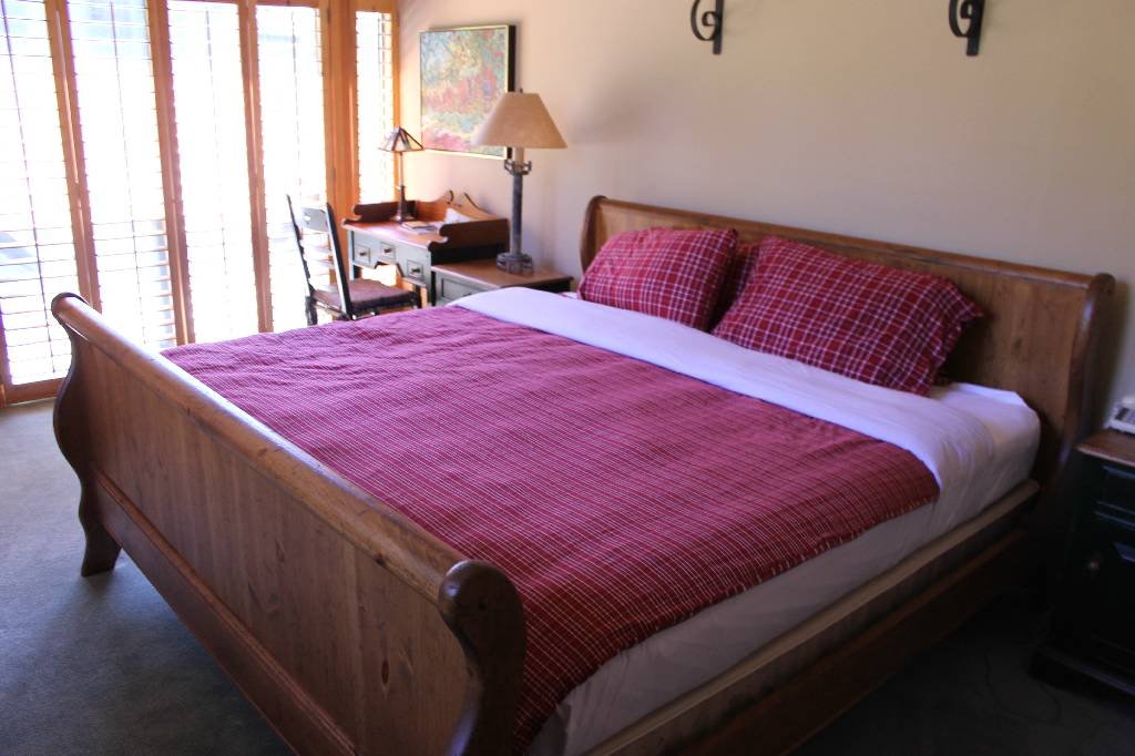 Pinnacle Ridge Whistler 38 Master Bedroom