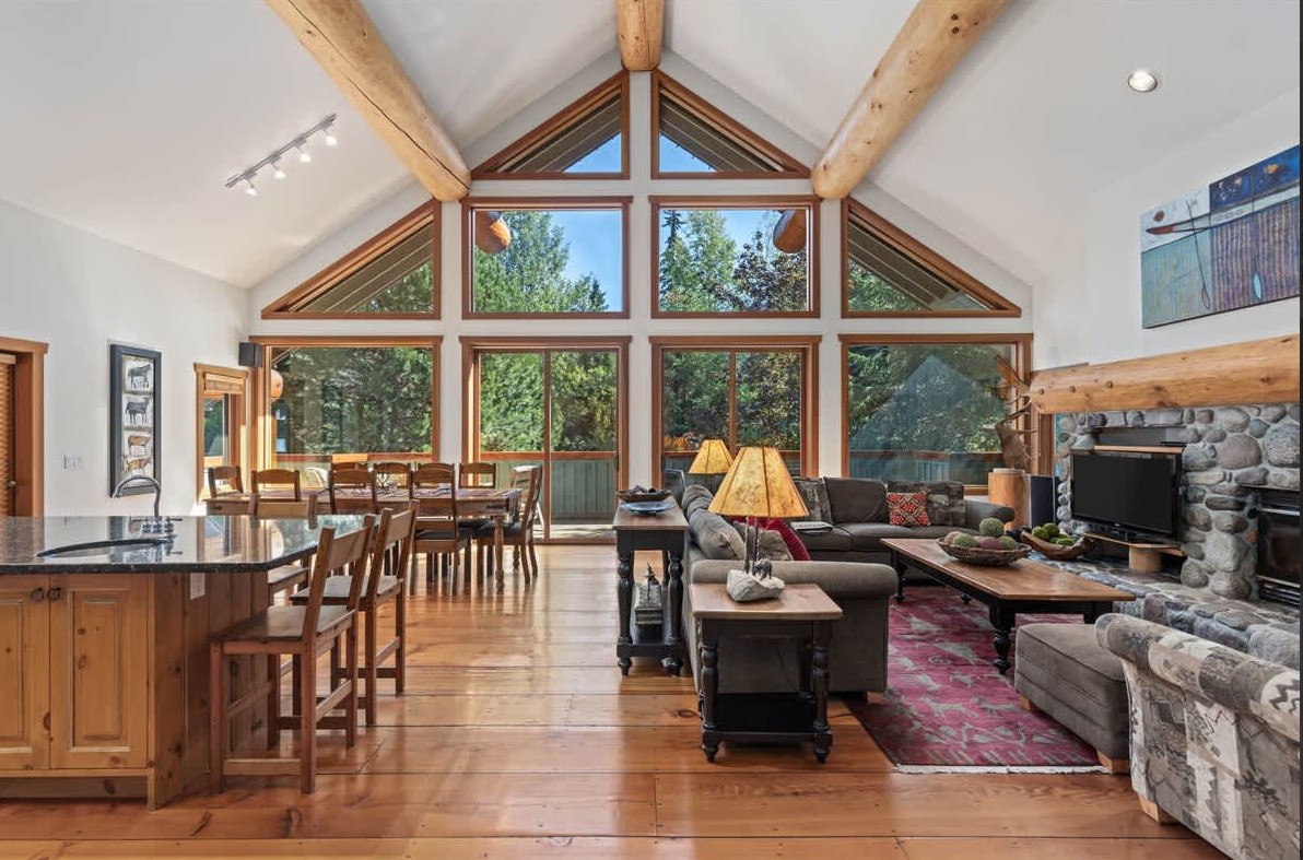 6 bedroom-Nicklaus -North-living-room 5 Bedroom Nicklaus North Rental Home
