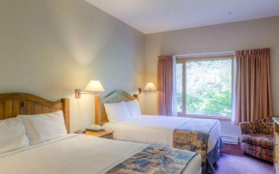 Cahilty Hotel & Suites Sun Peaks Traditional Lodge Room