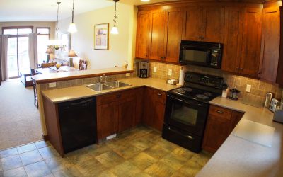 2 Bedroom + Den Woodhaven Sun Peaks Townhouse #16